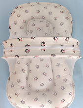Load image into Gallery viewer, Baby bed with net - Penguin
